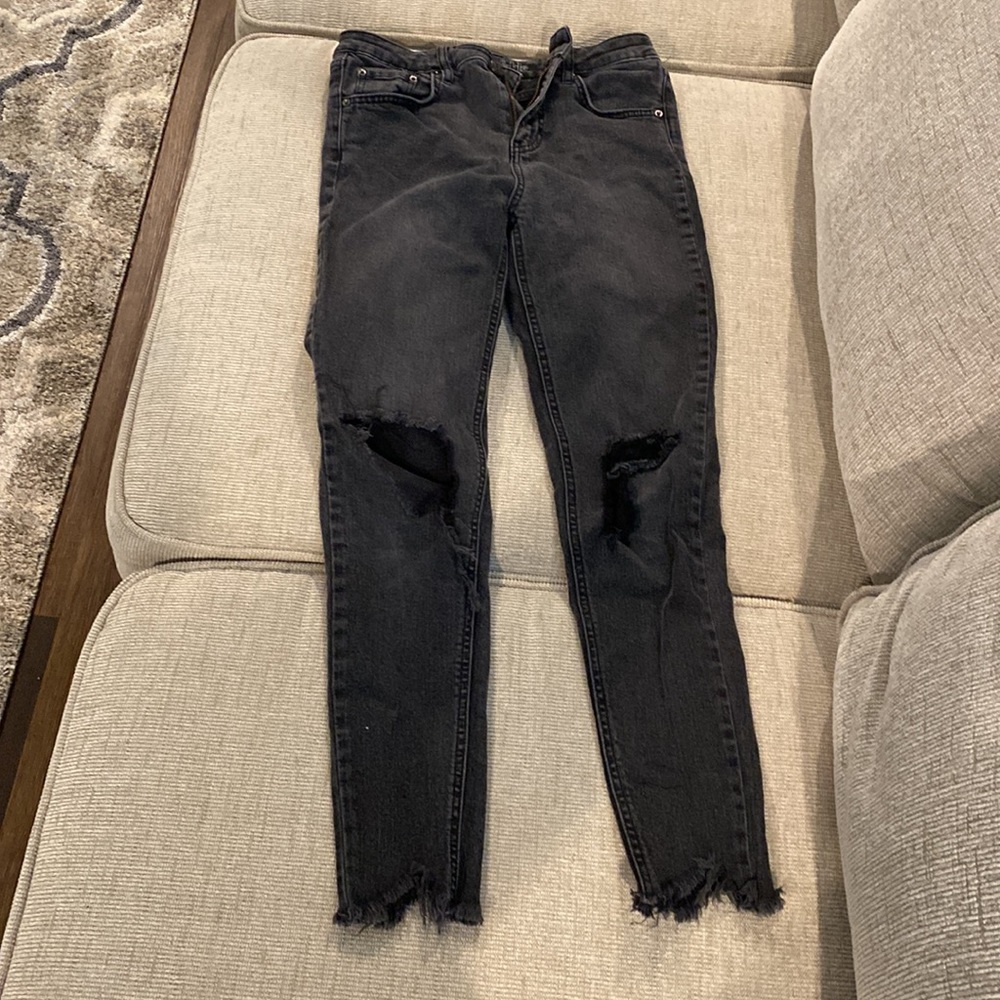 Black distressed skinny legged jeans size 4